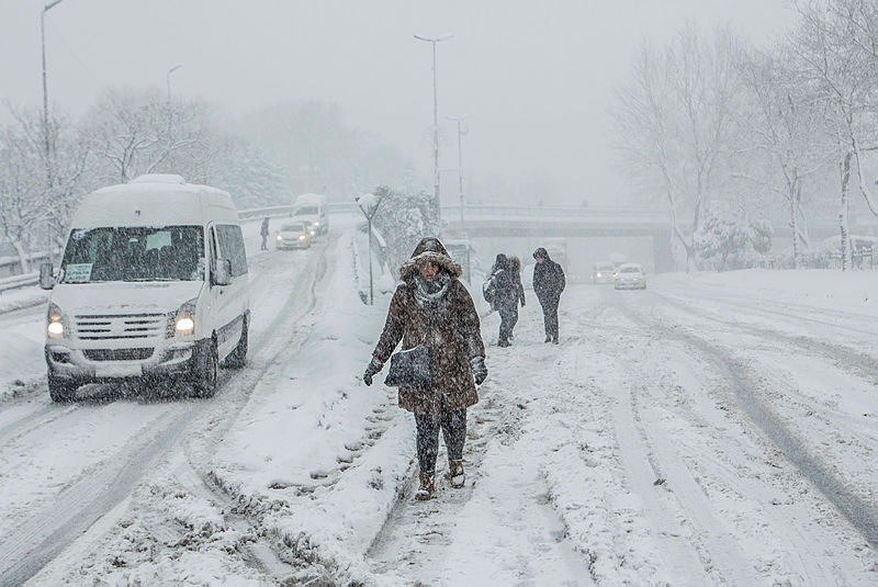 İstanbul'un yanı başında kar başladı! Görüş mesafesi düştü