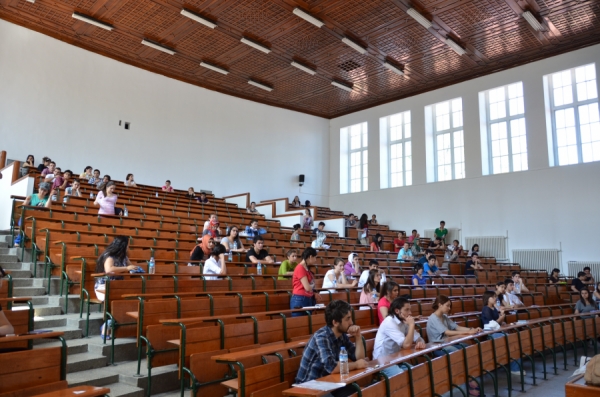 Üniversite sınavında hukuk fakültesi barajı 100 bine yükseltildi