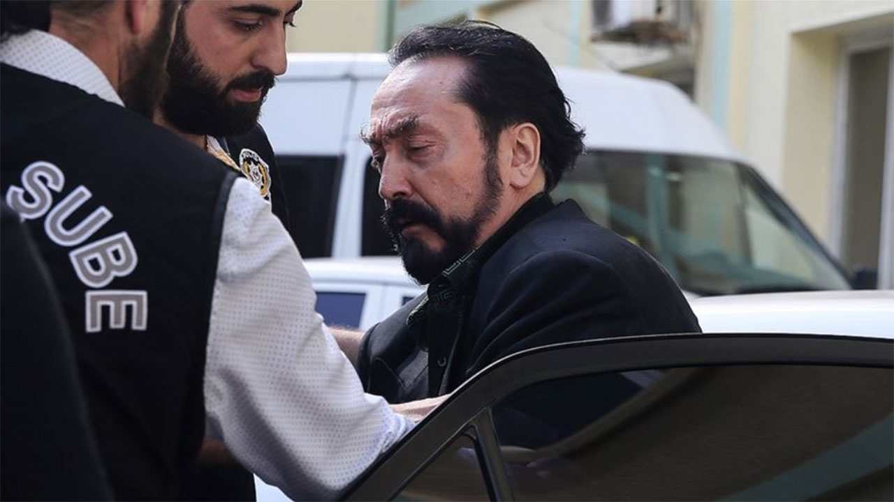 Adnan Oktar'ın yeniden hakim karşısında: 3 suçtan beraat etti, savunması dikkat çekti